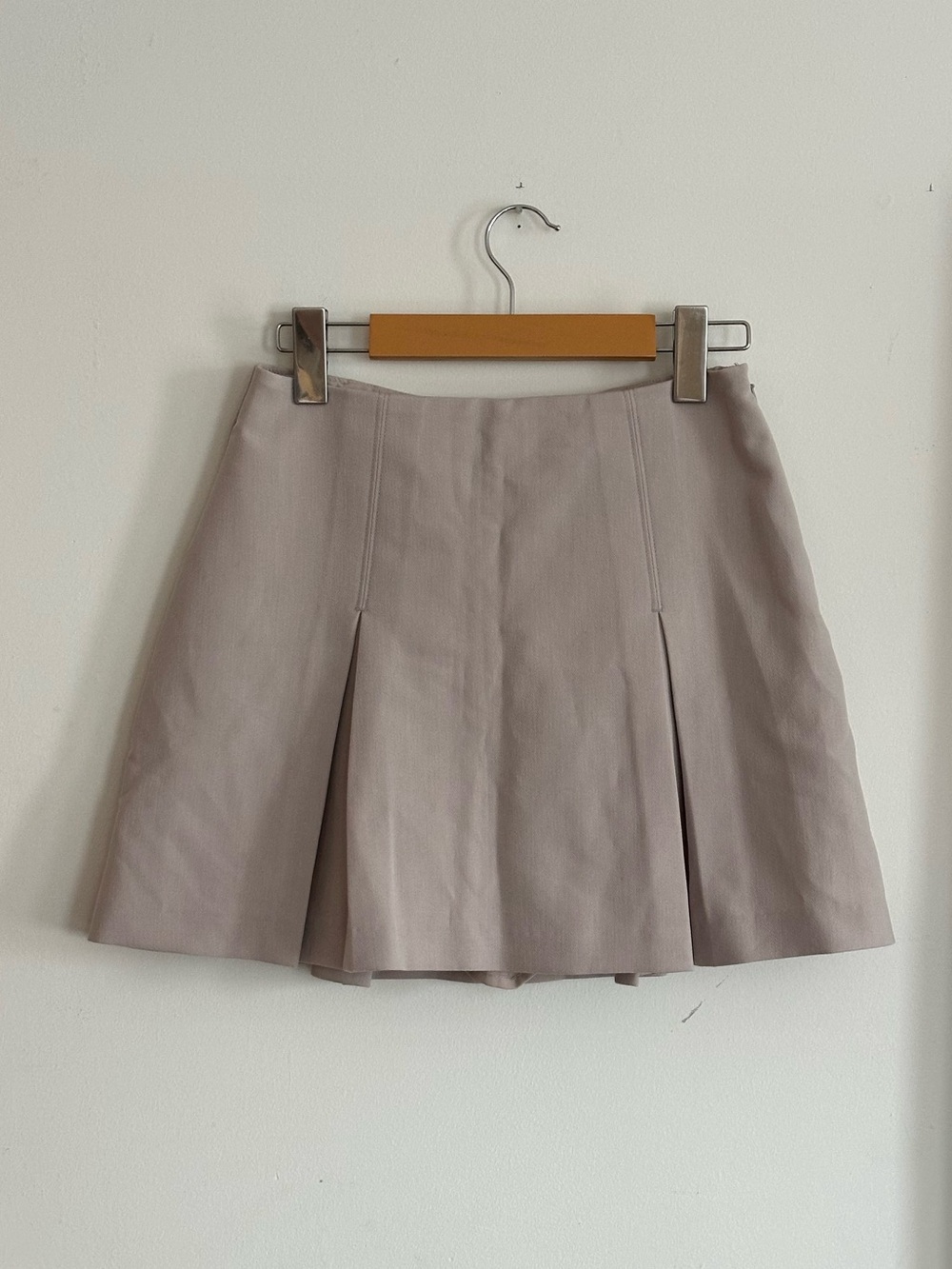 Abercrombie & Fitch Pleated Mini Skirt in Light Taupe